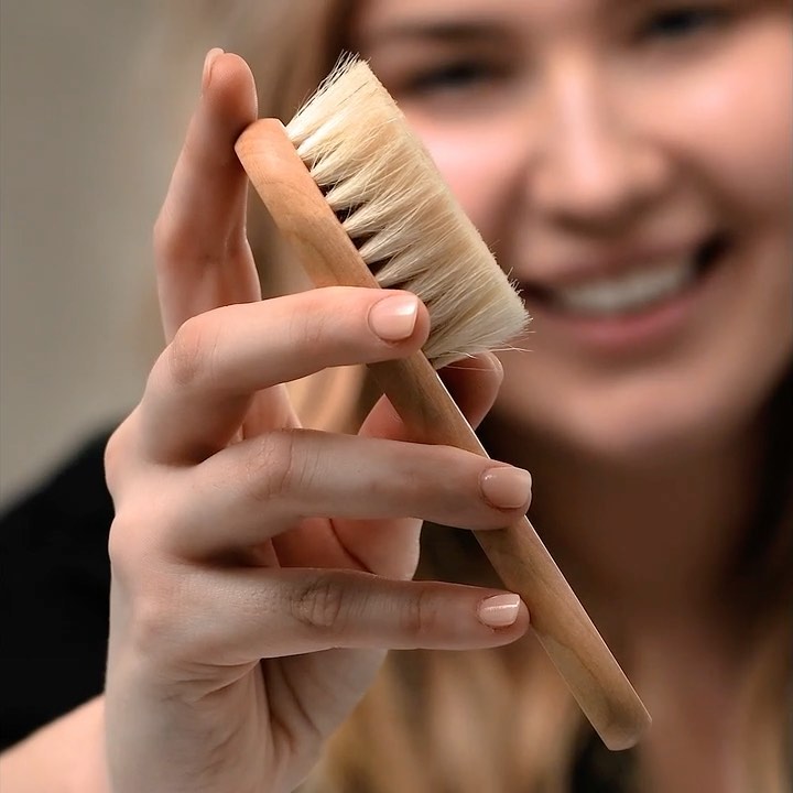 Facial Dry Brush